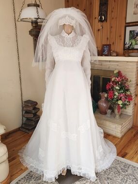 Vintage 70s Victorian Prairie Lace Wedding Gown & Veil Set